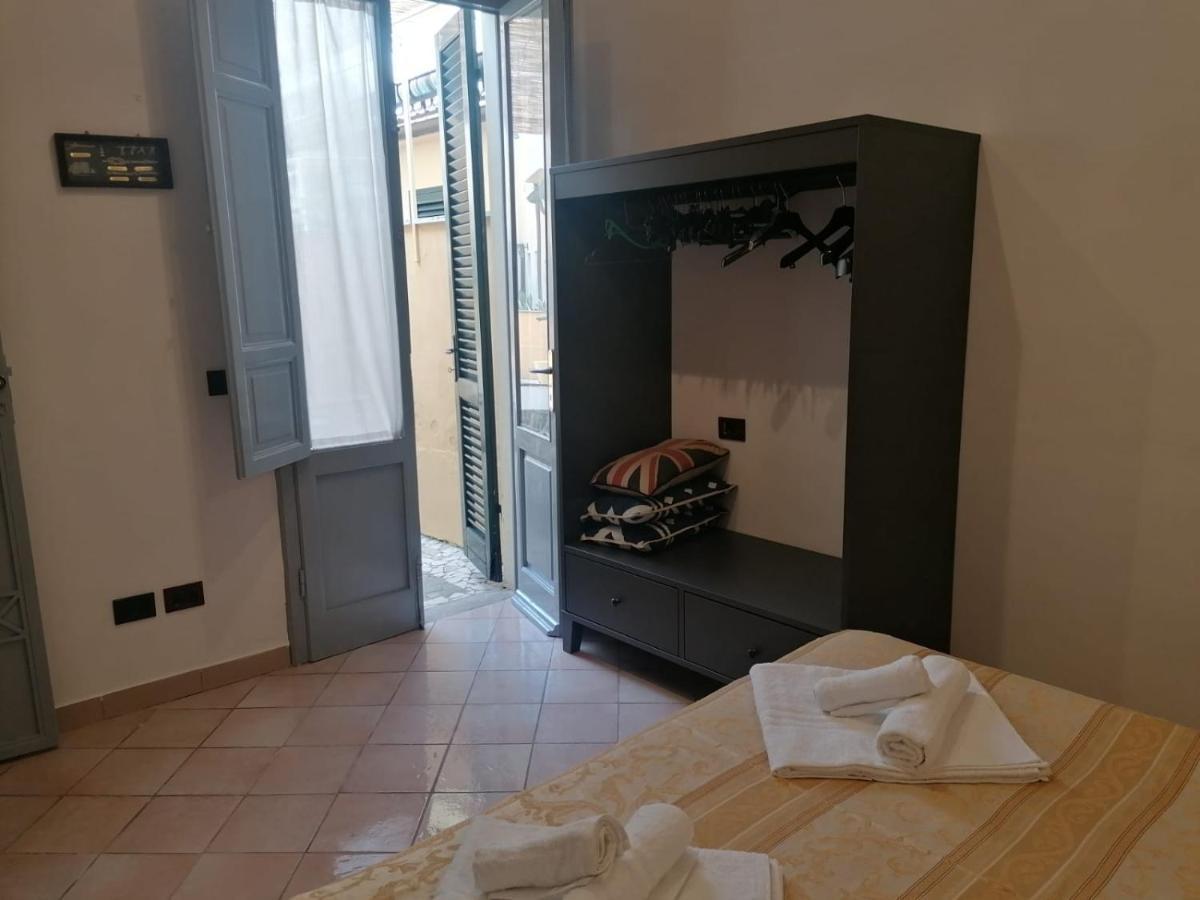 La Casina Giramondo Di Ele Viareggio Exterior foto