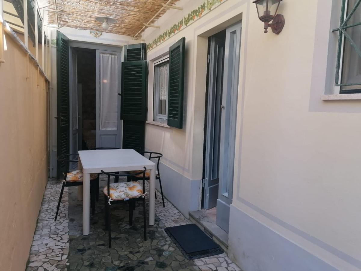 La Casina Giramondo Di Ele Viareggio Exterior foto
