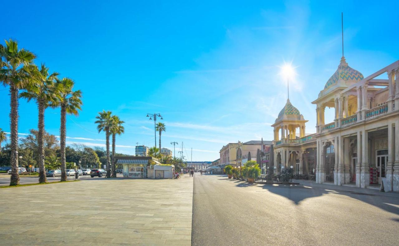 La Casina Giramondo Di Ele Viareggio Exterior foto