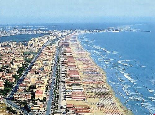 La Casina Giramondo Di Ele Viareggio Exterior foto