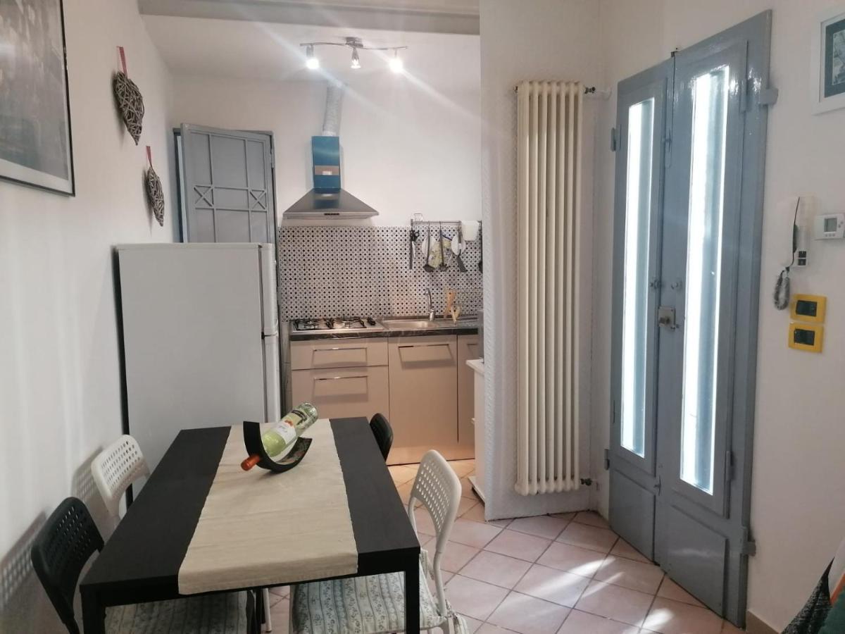 La Casina Giramondo Di Ele Viareggio Exterior foto